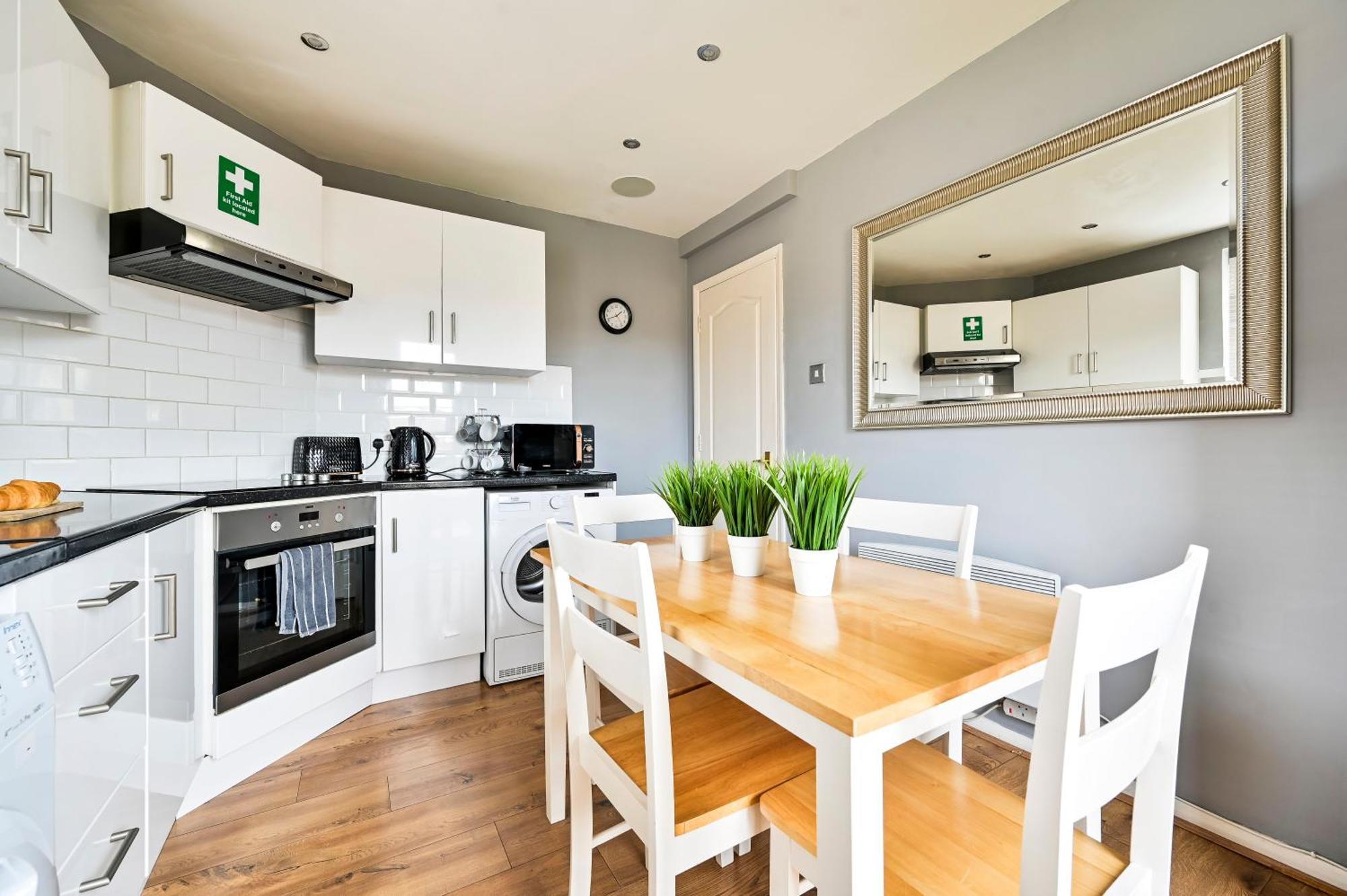 Apartament Cosy 1-Bed E15, Sleeps 4, 1 Min From Tube Station Near O2 Arena Londyn Zewnętrze zdjęcie