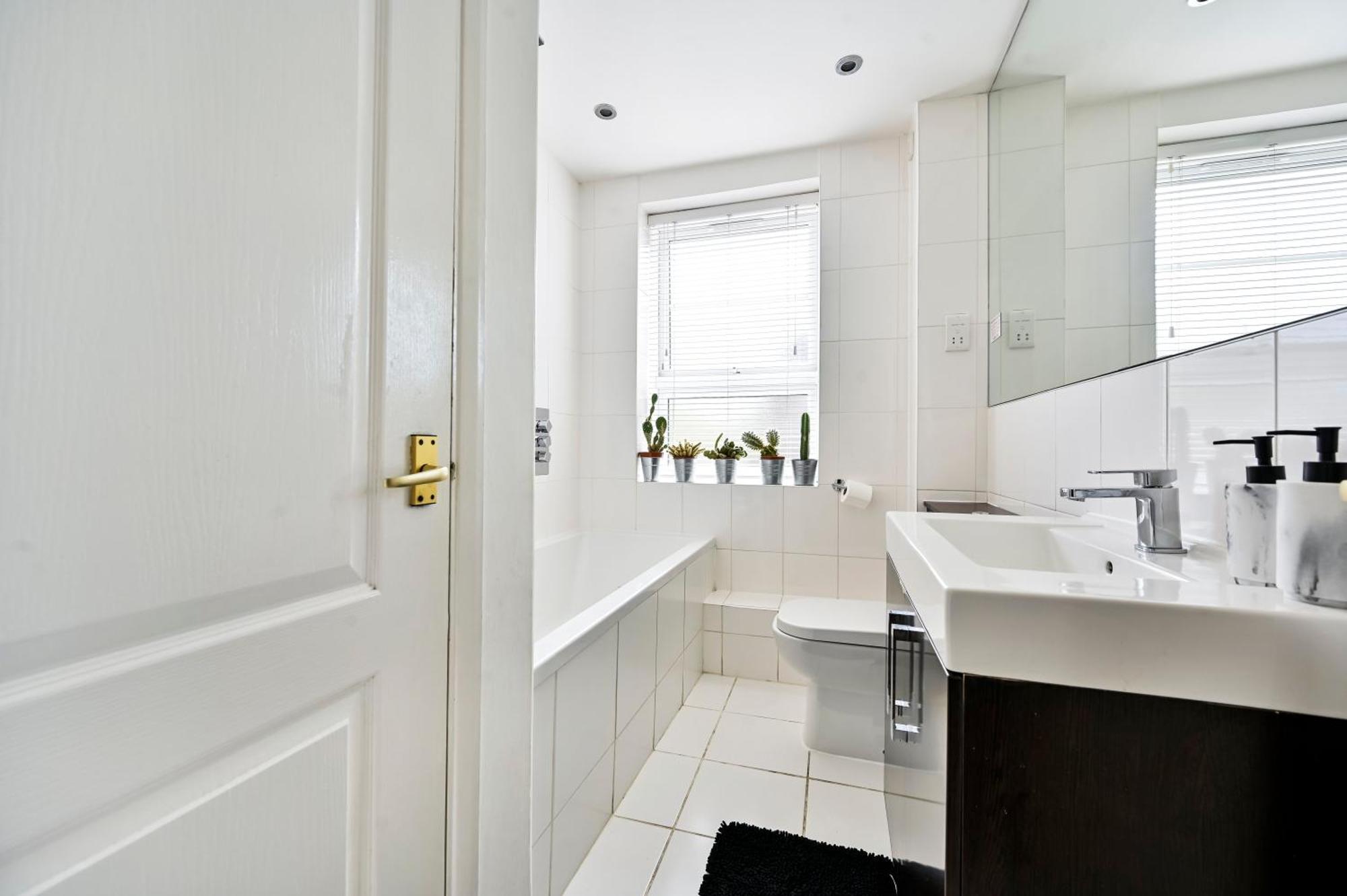 Apartament Cosy 1-Bed E15, Sleeps 4, 1 Min From Tube Station Near O2 Arena Londyn Zewnętrze zdjęcie