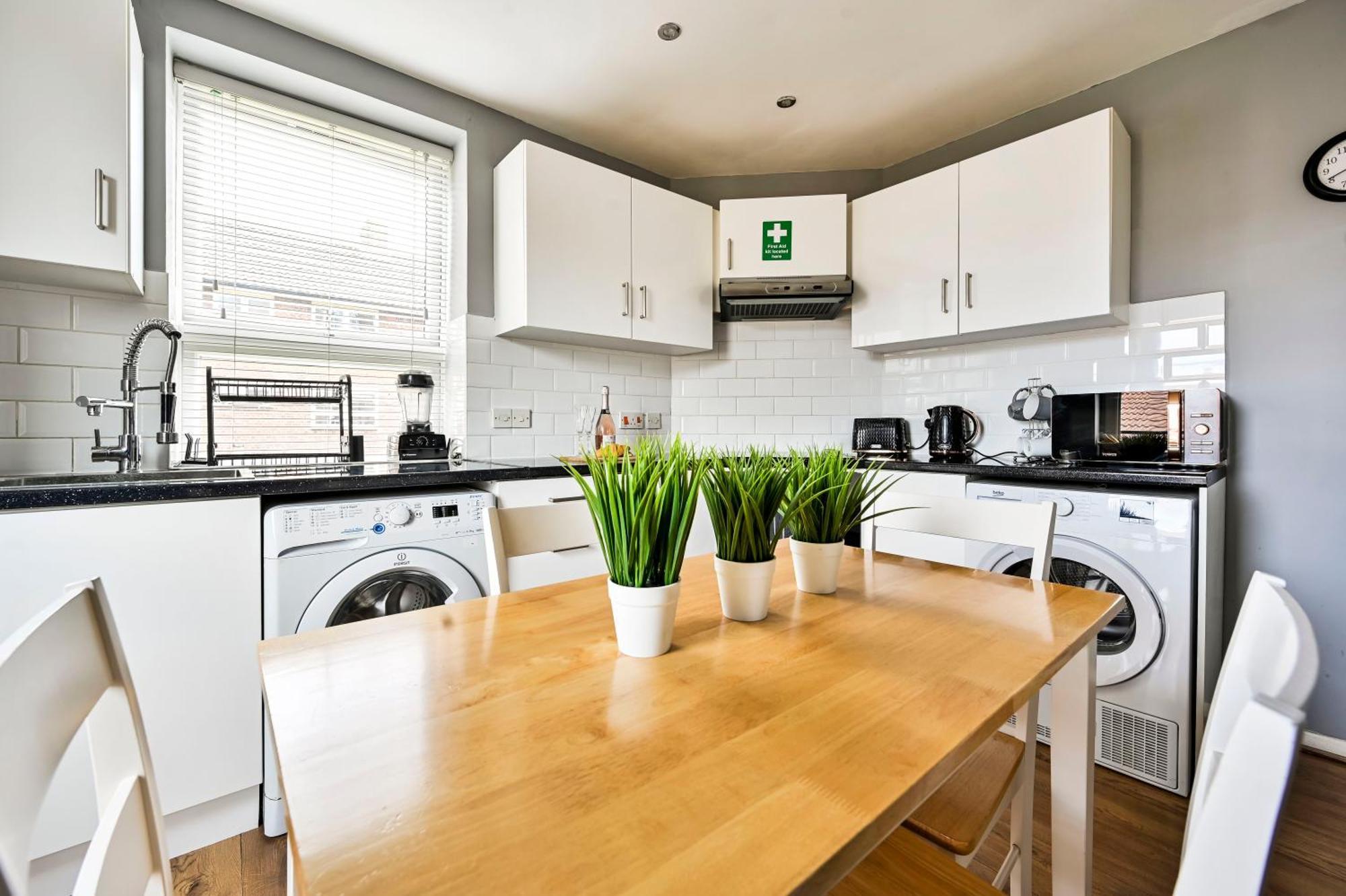 Apartament Cosy 1-Bed E15, Sleeps 4, 1 Min From Tube Station Near O2 Arena Londyn Zewnętrze zdjęcie