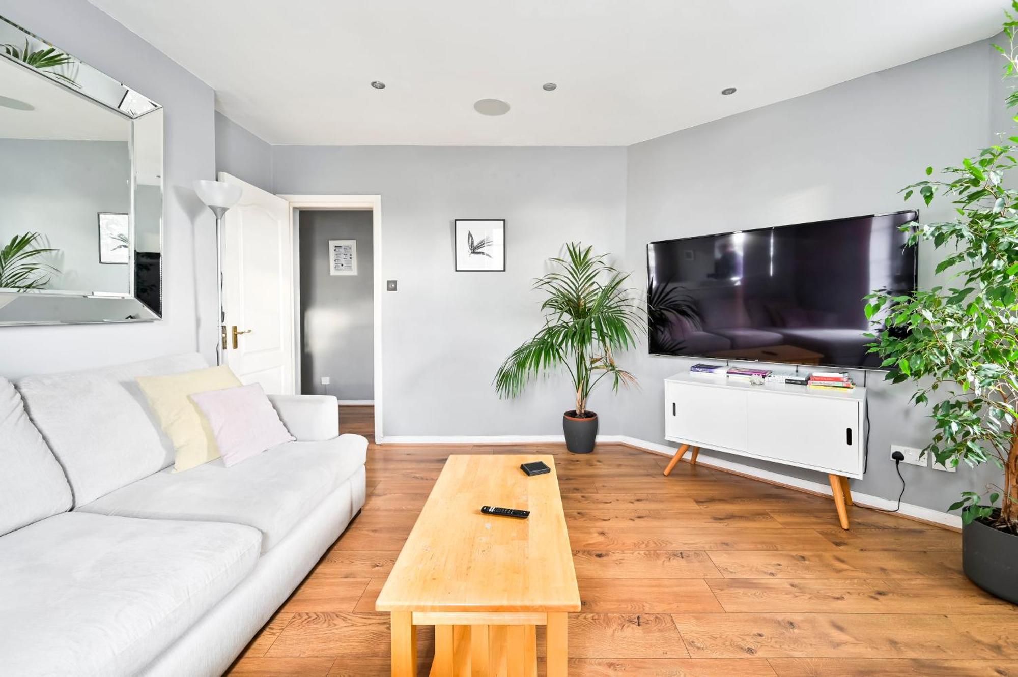 Apartament Cosy 1-Bed E15, Sleeps 4, 1 Min From Tube Station Near O2 Arena Londyn Zewnętrze zdjęcie