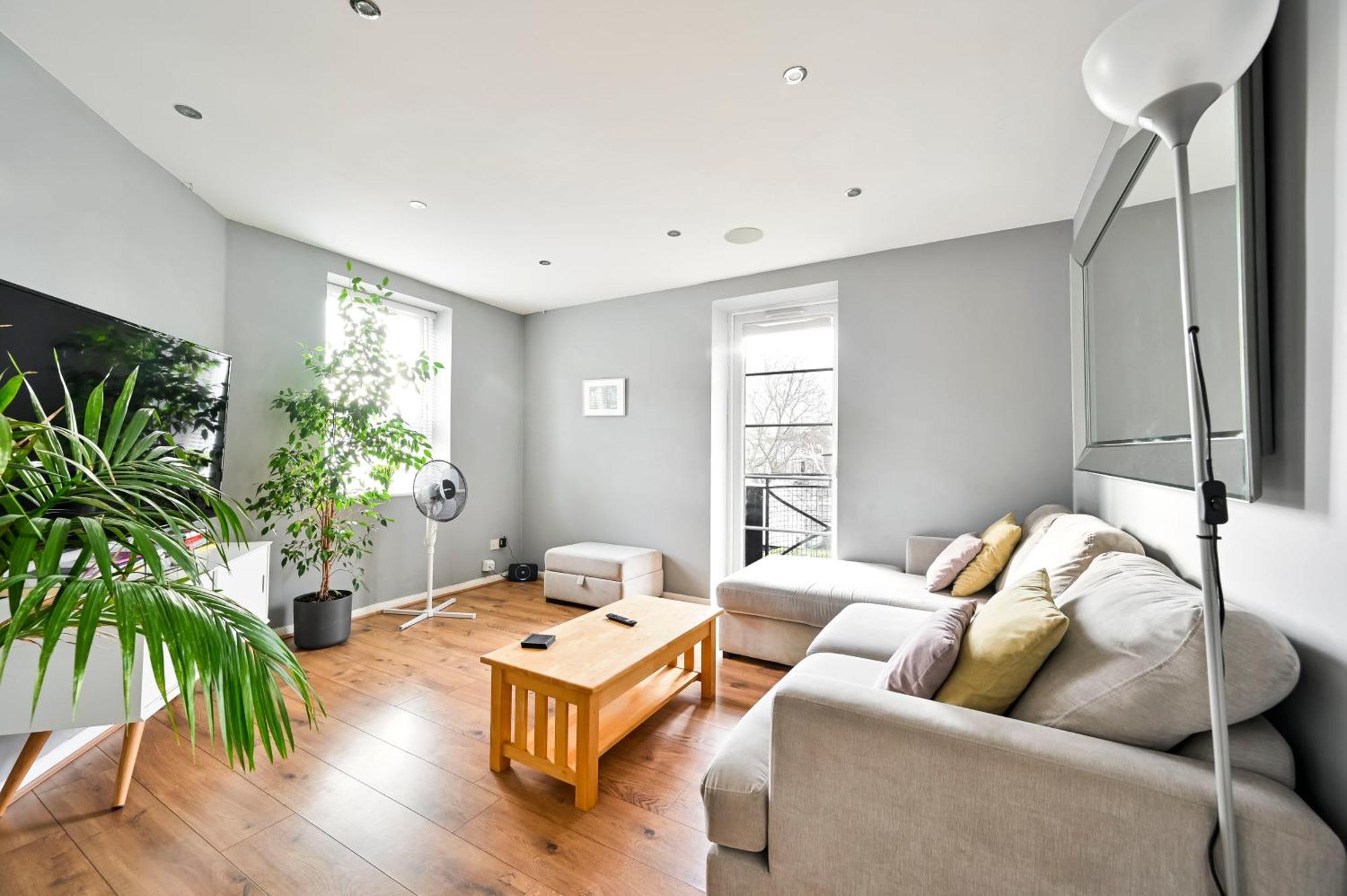 Apartament Cosy 1-Bed E15, Sleeps 4, 1 Min From Tube Station Near O2 Arena Londyn Zewnętrze zdjęcie