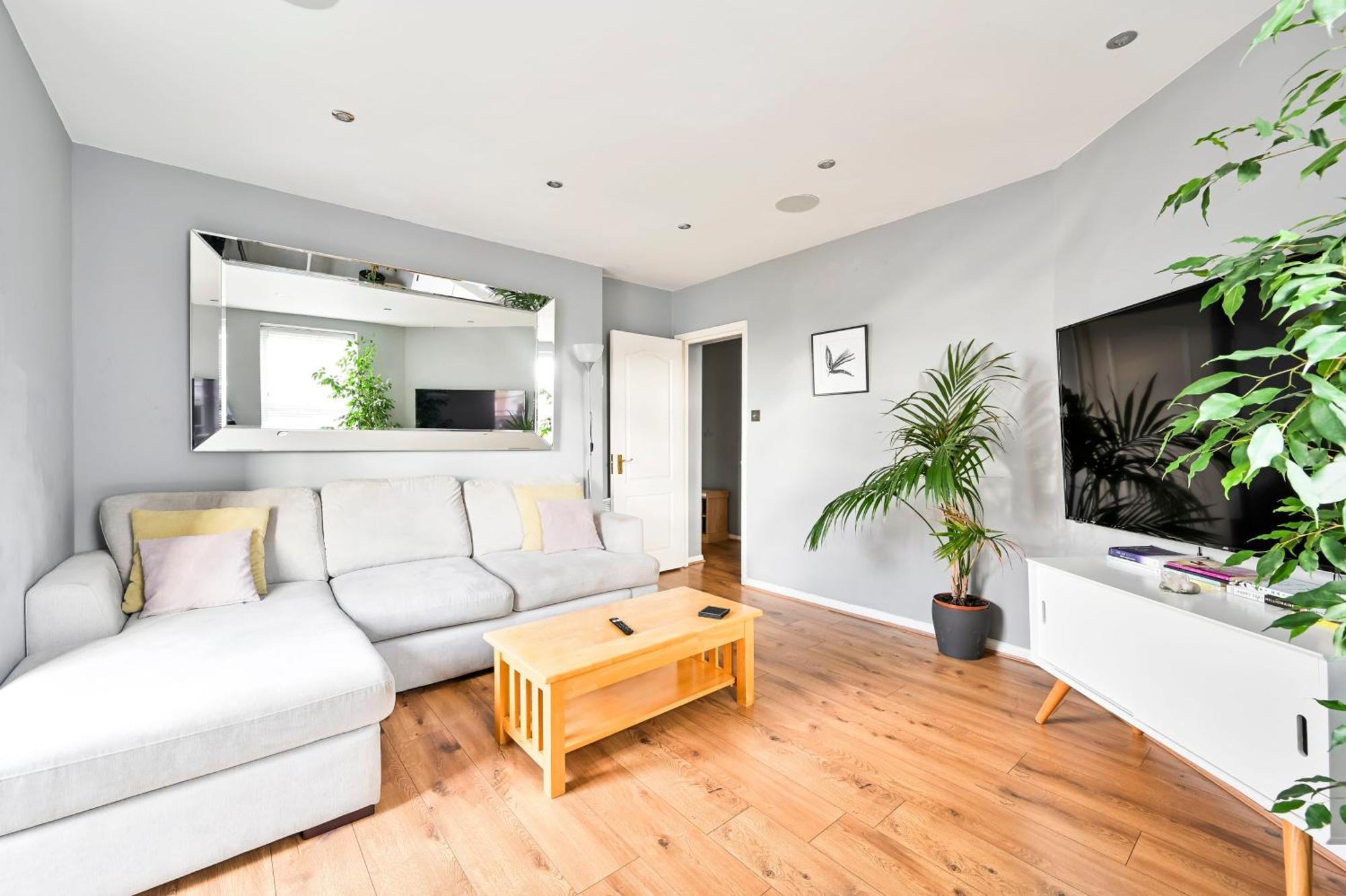Apartament Cosy 1-Bed E15, Sleeps 4, 1 Min From Tube Station Near O2 Arena Londyn Zewnętrze zdjęcie
